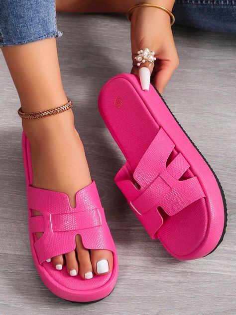 Palm Slippers For Ladies, Classy Slippers, Female Slippers, Trendy Slippers, Fancy Sandals, Women Slippers Fashion, 2piece Outfits, Pretty Sandals, Classy Fits