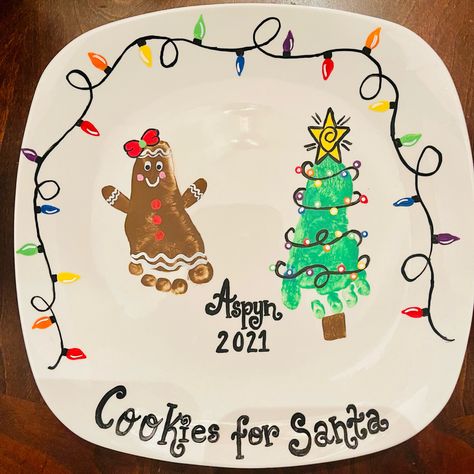 Cookies For Santa Plate Diy, Santas Cookie Plate Diy, Diy Christmas Plate, Baby Christmas Crafts, Baby Art Crafts, Christmas Art For Kids, Cookies For Santa Plate, Baby Art Projects, Santa Plate