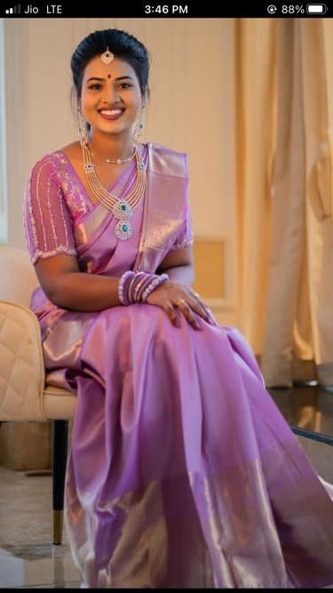 Lavender Colour Blouse Designs, Lavender Silk Saree With Contrast Blouse, Lavender Saree Blouse Designs, Purple Colour Blouse Designs, Lavender Indian Outfit, Lavender Kanchipuram Saree, Lavender Saree Contrast Blouse, Lavender Blouse Design, Lavender Pattu Saree