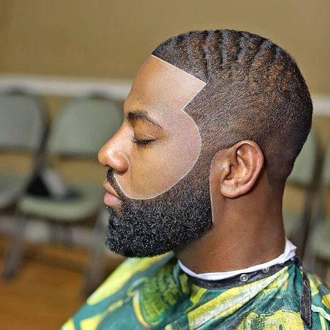 Fade Haircut Men's, Barber Haircut Styles, Black Hair Fade, Black Men Hair, Black Man Haircut Fade, Bad Beards, Beard Shape, Beard Ideas, Waves Hairstyle Men