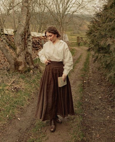 Modest Cottagecore, Countryside Outfit, Autumn Cottagecore, Cute Profile, Cottagecore Outfit, Medieval Aesthetic, Old Fashion Dresses, Modesty Fashion, Clothes Casual