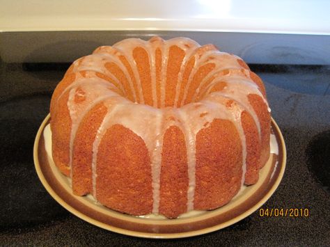 Delicious Orange Juice Cake Recipes Using Pudding, Orange Juice Pound Cake, Box Cake Mix Desserts, Orange Cake Mix Recipes, Easy Orange Juice Cake, Orange Juice Cake Recipe, Box Cake Mix Hacks, Orange Bundt Cake Recipe, Orange Pound Cake Recipe