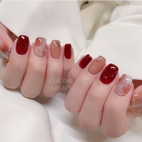 Simple Red Nail Art, Nail Art Simple Elegant Classy Maroon, Sangjit Nail Art, Nail Art Maroon Simple, Nail Art Merah Maroon, Nailart Maroon, Nail Art Merah, Nail Art Maroon, Maroon Nail Art