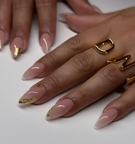 Gold Tip Nails Almond, Gold Detail Acrylic Nails, Gold French Tips Almond, Almond Gold French Tip Nails, Nails With Gold Details, Gold French Tip Stilleto Nails, Almond Nails Classy, Classy Almond Nails, Elegant Touch Nails