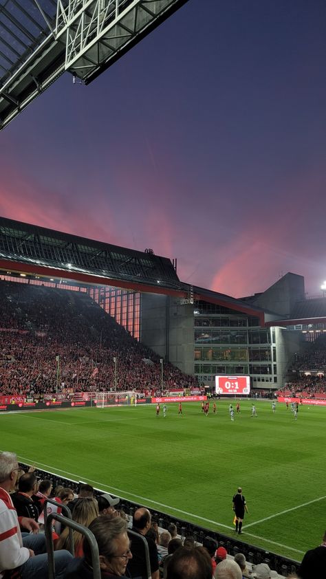 1 Fc Kaiserslautern, Paris In The Summer, Miroslav Klose, Girls Football, Football Photography, Sport Management, Football Pitch, Arsenal Football, Football Stadium