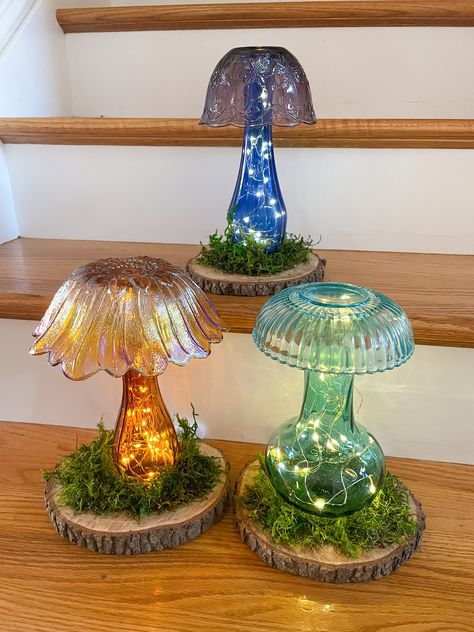 Diy Glass Lamp Shade, Diy Mushroom Lamp, Mushroom Crafts Diy, Diy Mushroom Decor, Mushrooms Diy, Diy Mushrooms, Addams Family House, Decorating Terra Cotta Pots, Diy Mushroom