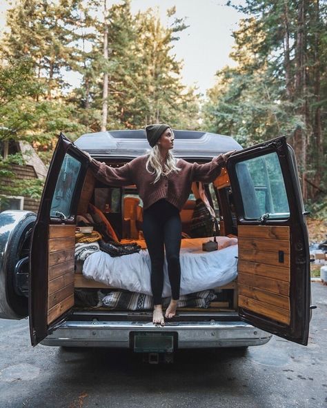 Photographer Michelle's West Coast Van Life in Carl Van Living, Travel Van, Camper Life, Camping Life, Outdoor Survival, Car Travel, Small Cars, Camping Car, Mini Van