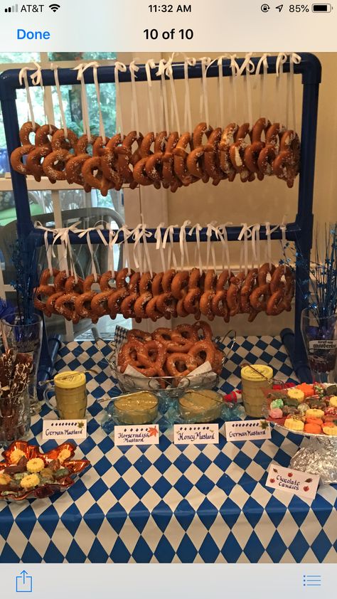 Oktoberfest Kids Party, Octoberfest Party Ideas, Germany Party, Octoberfest Party, German Christmas Traditions, German Party, Oktoberfest Decorations, Scarecrow Festival, Oktoberfest Food