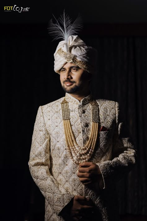 Boy Wedding Poses, Dulha Closeup, Dulha Single Pose, Muslim Wedding Poses, Wedding Groom Poses, Dulha Pose, Kurta Poses, Groom Kurta, Funny Wedding Poses