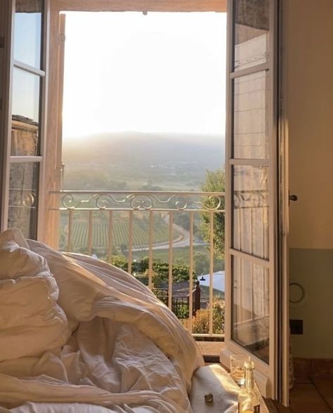 Italy Countryside Aesthetic, Italian Bedroom Aesthetic, Italian Countryside Aesthetic, French Countryside Aesthetic, Italy Countryside, Countryside Aesthetic, Summer Bedroom, Moving To Italy, French Aesthetic