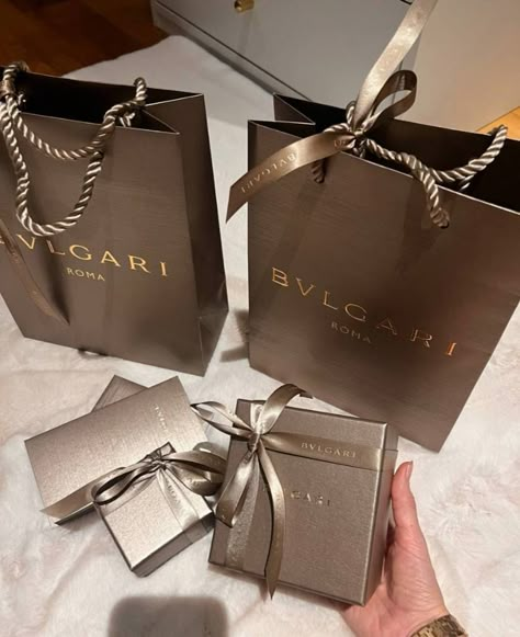 Brand Gift Packaging, Gold Stamping Packaging, Luxury Shipping Packaging, Bulgari Packaging, Luxury Box Design Packaging Ideas, Bvlgari Aesthetic, Lux Packaging, Luxury Jewelry Packaging Boxes, Luxury Shopping Bags