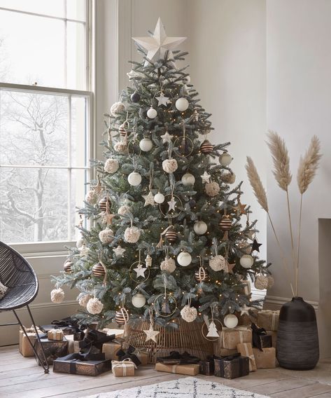 Christmas Tree With Neutral Colors, Christmas Trees White, Christmas Trees Ideas, Winter Christmas Tree, Rose Gold Christmas Decorations, Christmas Tree Inspo, Spruce Christmas Tree, Christmas Tree Decorating Themes, Gold Christmas Decorations