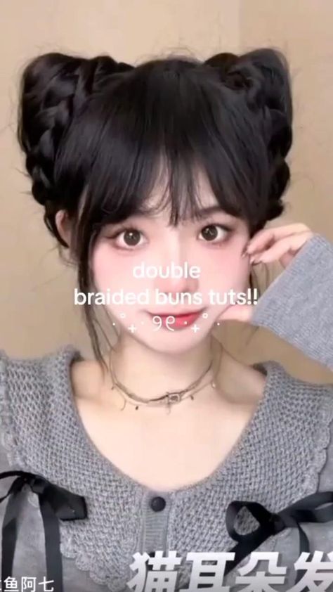 Cute Updos Tutorials, Cute Hair Braids For Short Hair, Short Hair Hairstyle Tutorial, Cute Japanese Hairstyles Tutorials, Medium Length Hair Braid Styles, Pretzel Hairstyle, Hairstyles For Short Hair Pigtails, How To Make Two Buns, Japanese Updo Hairstyles