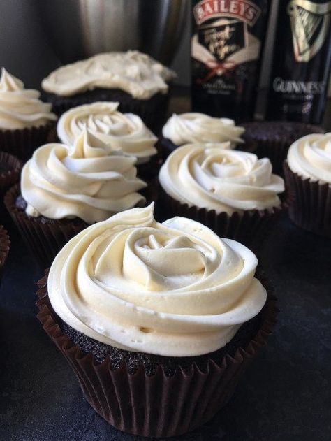 Chocolate Guinness Cupcakes with Baileys Buttercream  – Something Sweet Something Savoury #GuinnessCupcakes #BoozyCupcakes #Cupcakes #BaileysButtercream #GuinnessCake #ChocolateGuinnessCake Guiness Cupcakes, Baileys Irish Cream Frosting, Baileys Buttercream, Irish Cream Frosting, Guinness Cupcakes, Baileys Cake, Chocolate Guinness Cake, Boozy Cupcakes, Guinness Cake