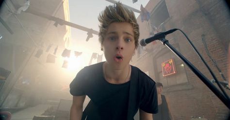 One of Luke Hemmings' nicknames at school was Hemmo. #5SOS She Looks So Perfect, Luke Roberts, Calum Thomas Hood, Michael Gordon, Celebrity Facts, Pop Rock Bands, Calum Hood, 1d And 5sos, Luke Hemmings