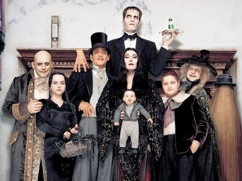 Adams Family Costume, Casper 1995, Addams Family Characters, Addams Familie, Addams Family Values, Gomez And Morticia, Addams Family Wednesday, Addams Family Costumes, Morticia Addams