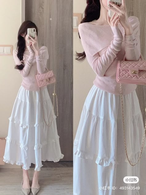 Modest Feminine Outfits Elegant, Modest Pink Outfits, Pink Modest Outfits, Sawako Style, Hyperfeminine Outfit, Modest Feminine Outfits, Outfits For Spain, Modest Girly Outfits, Shoujo Girl