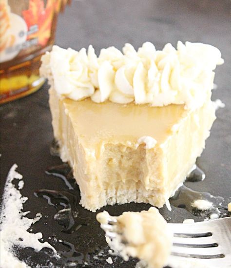 Maple Cream Pie - Big Green House | desserts & baked goods Maple Cream Pie Recipe, Maple Cream Pie, Big Green House, Almond Joy Bites, Maple Recipes, Creamy Pie, Maple Syrup Recipes, Store Bought Pie Crust, Maple Cream