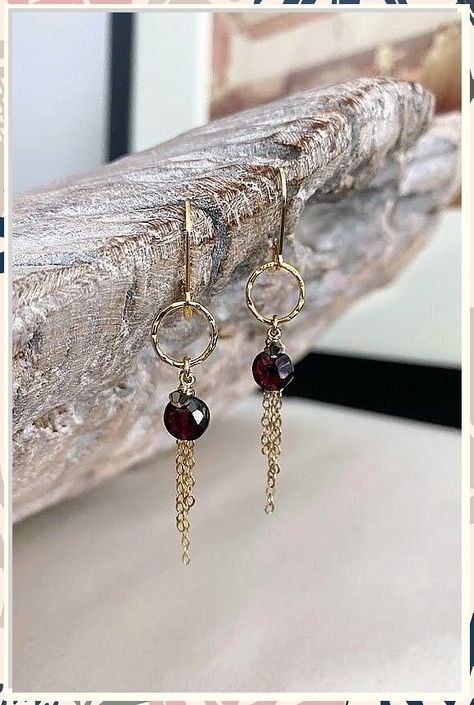 Make a statement with handmade drop and dangle earrings. These earrings are perfect for adding a touch of individuality to any outfit. Lever Back Earrings, Handmade Gold Jewelry, Handmade Earrings Diy, Chain Earrings Dangle, Diy Earrings Dangle, January Birthday, Beaded Earrings Diy, Handmade Gold Jewellery, Crystal Dangle Earrings