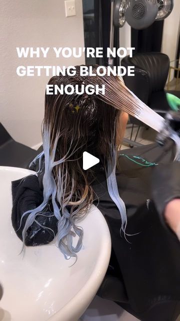 Erica Six | Hair Videos | Content Creator | Blondes on Instagram: "@oneshothairawards Wet balayage can be applied in 5-15 min on wet hair with or without a root shadow. It takes 5-20 min to process and the results are incredible! You can get mineral buildup off or get someone who isn’t lifted enough and a bright blonde! These have been a game changer for me and I do them on most of my clients! It makes a big difference! If your hair feels like this, ask your stylist to do this service on you!  How I wet balayage: After my other blonding service rinse hair, Deox, shampoo, apply olaplex 2 or k18 in the hair then root shadow and apply lightener to the solid blonde areas. Start in back and work from the bottom up in tiers , only applying to old blonde areas. Then work to the front. Keep an eye Wet Balayage, Solid Blonde, Shadow Root Blonde, Root Shadow, Blonde Hair With Roots, Bright Blonde Hair, Balayage Technique, Redken Shades, Blonde Roots