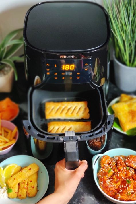 MUST HAVE !!! PHILIPS ESSENTIAL AIR FRYER, WITH RAPID AIR TECHNOLOGY. Cooking Skills, Daily Meals, Deep Fried, Cash On Delivery, Air Fryer Recipes, Travel Food, No Cook Meals, Cooking Time, Air Fryer