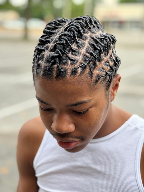 #locs#locstyles#barreltwist#locjourney Barrel Locs Men, Barrel Twist On Short Locs, Barrel Rolls On Locs Men, Barrel Twist Dreads Men Short, Mens Loc Styles, Barrel Twist Locs Men, Dread Men, Men’s Loc Styles, Afro Hair Fade