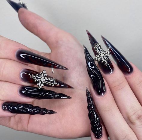 Emo Stiletto Nails, Creepy Nail Designs, Black Stilleto Nails Designs, Red Gothic Nails, Lilith Nails, Paznokcie Hello Kitty, Stilleto Nails Designs, Black Stiletto Nails, Long Stiletto Nails