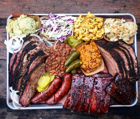 Texas Bbq Party, Food Cuisines, Texas Cuisine, Bbq Party Food, Bbq Platter, Man Vs Food, Meat Platter, Texas Bbq, Charcuterie Inspiration