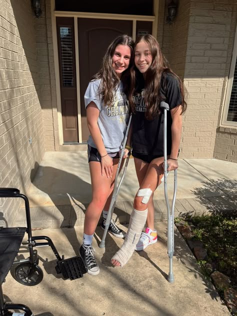 Broken Foot Outfit, Injury Aesthetic, Broken Knee, Bestie Pictures, Long Leg Cast, Deni Denials, Arm Cast, Broken Foot, Hospital Admit Hand Pics