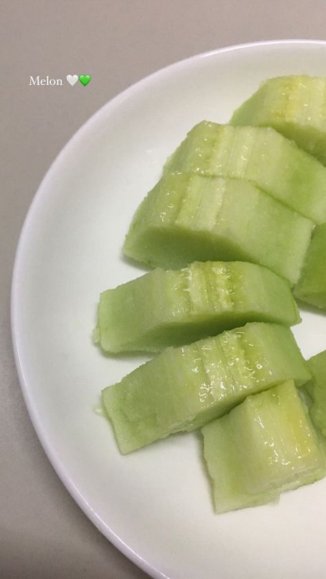 Buah Melon Aesthetic, Honeydew Melon Aesthetic, Honeydew Aesthetic, Melon Aesthetic, Buah Melon, Fruit Aesthetic, Foodie Pics, Healthy Lunch Snacks, Honeydew Melon