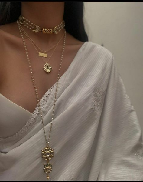 Vintage Indian Jewelry, Indian Accessories, Fancy Jewelry Necklace, Bridal Jewelry Vintage, Pretty Jewelry Necklaces, Fancy Jewellery Designs, Bridal Jewelry Collection, Indian Jewelry Sets, Gold Jewelry Simple