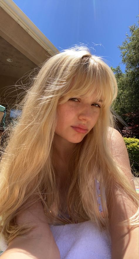 Blonde Hair With Straight Bangs, Summer Blonde Hair With Bangs, Long Blonde Hair And Bangs, Wavy Bleached Hair, Hair Colors For Natural Blondes, Light Blonde Hair With Bangs, Very Long Hair With Bangs, Female Face Claims Blonde, Blonde Straight Hair With Bangs