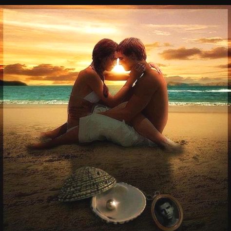 On the beach with katniss everdeen and Peeta mellark Katniss And Peeta, Donald Sutherland, Hunger Games 3, Hunger Games Series, Elizabeth Banks, Hunger Games Catching Fire, Hunger Games Trilogy, Josh Hutcherson, Katniss Everdeen