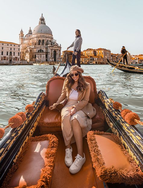 Venice City Guide: The best 11 things to do in Venice - Kelsey in London Venice In October, Kelsey In London, Venice Guide, Venice Italy Outfit, Venice Photos, Venice City, Rialto Bridge, Travel Girl, Venice Italy Travel