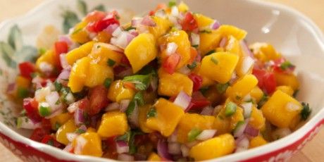 Pioneer Woman - Pico de Gallo made with sweet diced mango, jalapeno, tomato and onion. Fresh Corn Salsa, Avocado Corn Salsa, Grilled Pineapple Salsa, Chinese Appetizers, Fresh Salsa Recipe, Fresh Corn Salad, Hot Tamale, Salsa Guacamole, Mexican Street Corn Salad