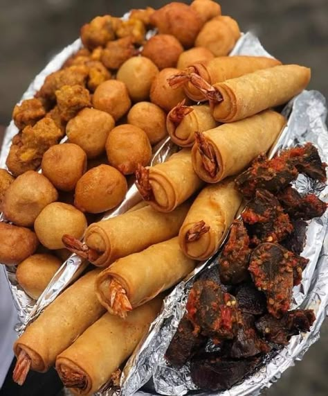 Nigerian Finger Foods, Nigerian Canapes, Nigeria Food Tray, Small Chops In Nigeria, Food Trays In Nigeria, Small Chops Package In Nigeria, Nigerian Pastries, Small Chops Platter, African Finger Food