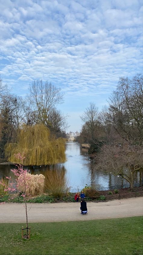 London Park Aesthetic, St James Park London, London Nature, London Walks, London Parks, London Rain, London Weather, St James Park, London Vibes