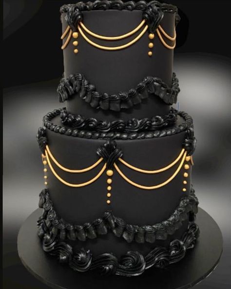 Classic Buttercream Wedding Cake, Black And Gold Tiered Cake, Black And Gold Buttercream Cake, Black Wedding Cake Ideas, Gold Royal Icing, Gothic Cakes, 3 Tier Birthday Cake, Black And Gold Birthday Cake, Masquerade Cake