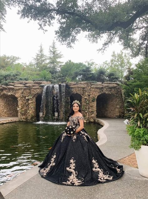 Quncie Dresses Black, Black Qinsenara Dresses, Black Quinceanera Dresses With Gold, Black Xv Dresses, Black And Gold Quince Dress, Black And Gold Quinceanera Dresses, Quinceanera Hall, Black Quinceanera Theme, Black Quince Dress