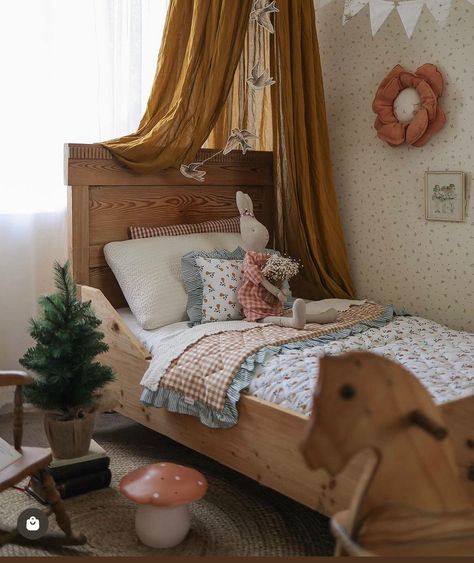 Cottagecore Girls Bedroom, Cottagecore Kids Room, Cottage Girls Room, Toddler Room Inspiration, Whimsical Kids Room, Shared Boys Rooms, Nursery Vintage, Cottage Core Room, Vintage Kids Room