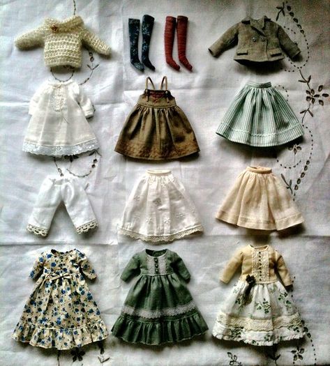 Doll Dress Ideas, Doll Clothes Ideas, Sew Doll Clothes, Mini Doll Clothes, Dollhouse Doll Clothes, Куклы American Girl, Barbie Doll Clothes, Sewing Doll Clothes, Doll Wardrobe