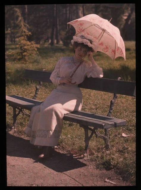 Autochrome Photography, Portrait Vintage, Colorized Photos, Old Photography, Fine Photography, Photo Vintage, Vintage Portraits, Edwardian Fashion, Classical Art