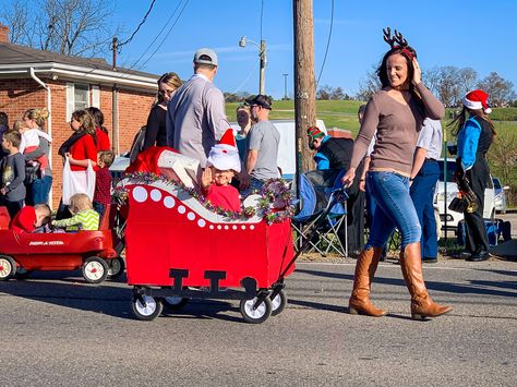 Kids Christmas parade wagon sleigh Christmas Red Wagon Decorating Ideas, Wagon Parade Float Ideas, Wagon Floats Ideas Kids, Kids Parade Floats, Wagon Floats, Parade Float Ideas, Christmas Parade Floats, Kids Wagon, Holiday Parades