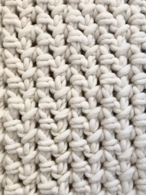 Half Double Moss Stitch · Tutorial – Emmaknitty Moss Stitch Tutorial, Loose Crochet Stitch, Beautiful Crochet Stitches, Moss Crochet Stitch, Moss Stitch Blanket, Double Moss Stitch, Chunky Yarn Crochet Pattern, Moss Stitch Pattern, Chunky Crochet Blanket Pattern