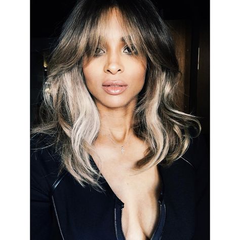 It seems expectant mother (and newlywed), Ciara, wanted a darker hue to ring in the new year, and, ultimately opted for a lob. Ciara Hair, Celebrity Haircuts, Split Hair, Lob Haircut, Haircut Inspiration, Hair With Bangs, Long Bangs, Brown Blonde Hair, Trending Haircuts