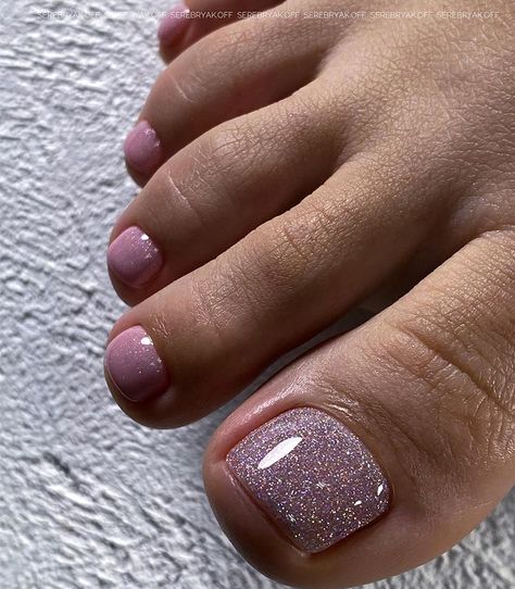 Magenta Toe Nails, Natural Toe Nail Colors, Short Toe Nails Pedicures, Gel Pedicure Ideas Summer, Toenail Colors For Summer Pedicures, Natural Toe Nails Pedicures, Short Pedicure, Foot Nails Color, Short Glam Nails