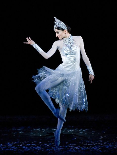 English National Ballet. Snow Queen. Choreographer Michael Corder Snow Queen Nutcracker, Ice Queen Costume, English National Ballet, Nutcracker Costumes, Ballet Images, The Snow Queen, High Fashion Makeup, Frozen Costume, Solo Costume