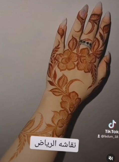 Beautiful Simple Mehndi Design, Hand Mehendi, Floral Henna, Floral Henna Designs, Foot Henna, Finger Henna Designs, Henna Tattoo Designs Hand, Finger Henna, Latest Henna Designs