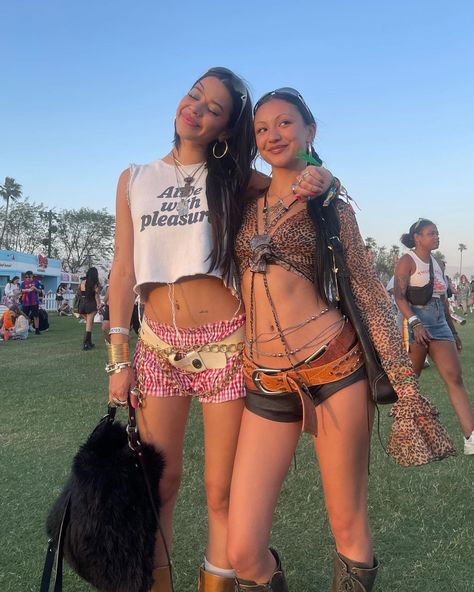 cassie jekanoski | i saw @honeymoon last night and that’s all that matters | Instagram Rave 2024 Outfits, Creative Festival Outfits, Festival Inspo 2024, Festival Outfit Inspo 2024, Unique Festival Outfits, Bourbon And Beyond Festival Outfits, House Festival Outfit, Chill Rave Outfits, Cool Festival Outfits