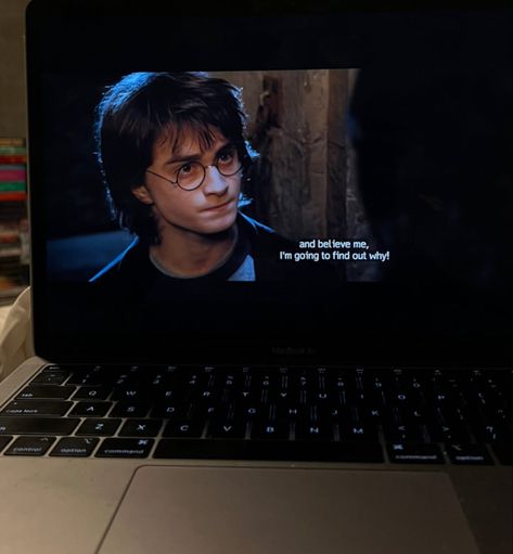 @stephbohrer on instagram Watching Drama On Laptop, Maddie Aesthetic, Laptop Pictures, Harry Potter Watch, Movie Night Photography, Hp Movies, Harry Otter, Healing Era, Ray Film